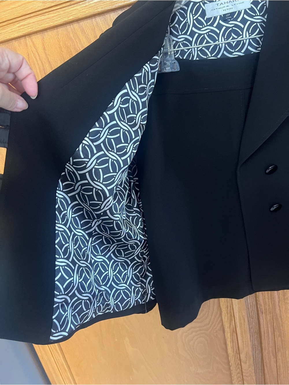 Tahari skirt suit black sz 12p - Picture 6 of 11